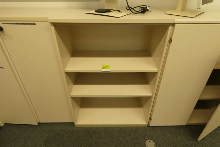 Sideboard, ohne Inhalt Maße in cm ca.: 80 x 44 x 115